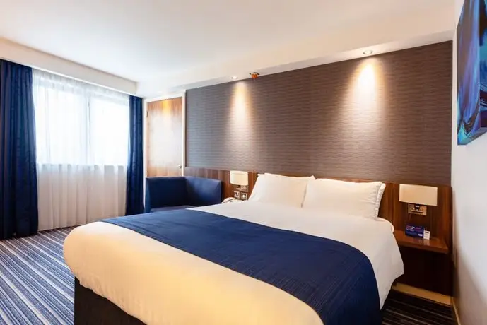 Holiday Inn Express Edinburgh Airport 