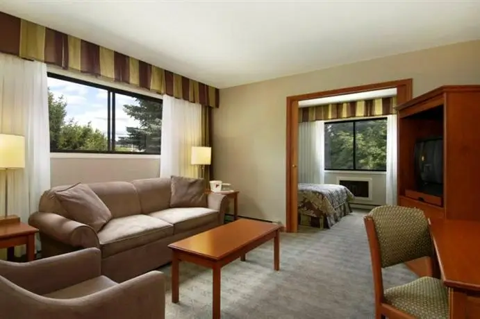 Ramada by Wyndham Kelowna Hotel & Conference Center