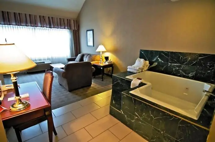 Ramada by Wyndham Kelowna Hotel & Conference Center 