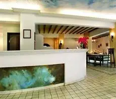 Pelican Bay Art Hotel 