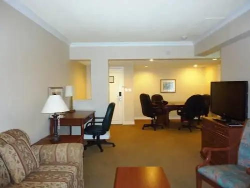 Capital Hill Hotel & Suites 