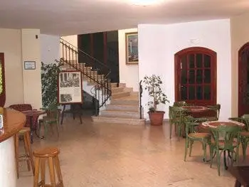 Hotel Akrabello 