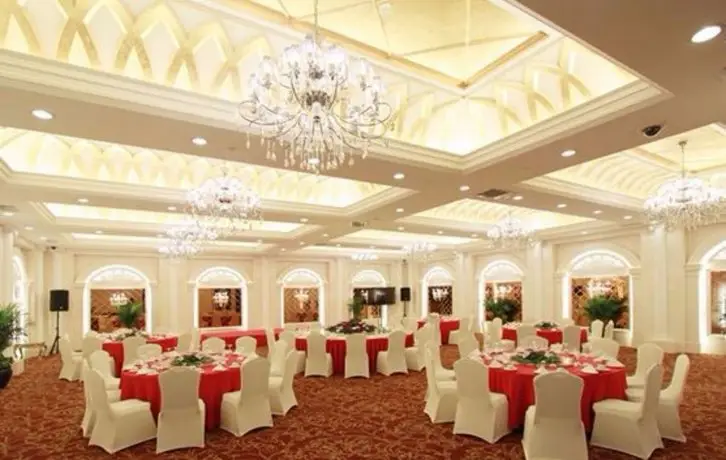 Luxemon Xinjiang Yindu Hotel 