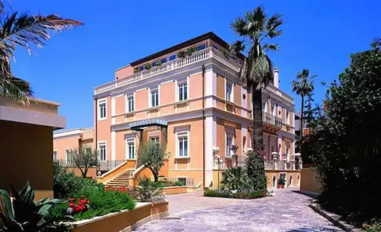 Villa Del Bosco Hotel