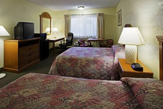 Super 8 by Wyndham Oceanside Marty's Valley Inn 