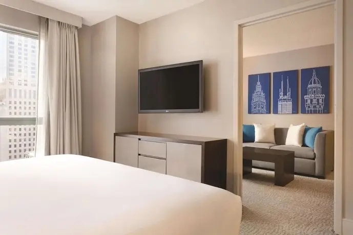 Hilton Chicago/Magnificent Mile Suites 