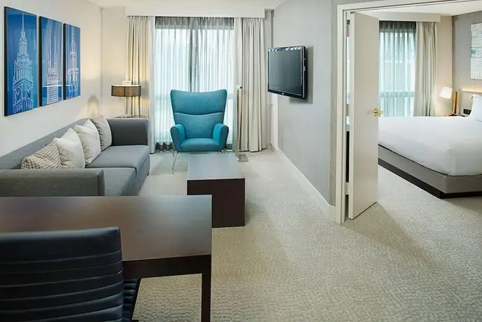 Hilton Chicago/Magnificent Mile Suites 