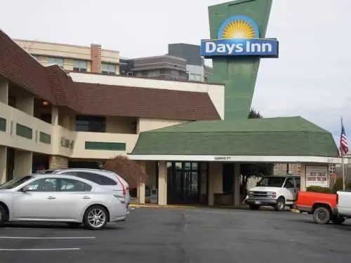 Days Inn by Wyndham Arlington 