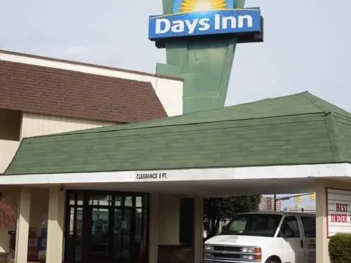 Days Inn by Wyndham Arlington 