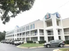 Motel 6 Raleigh - North 