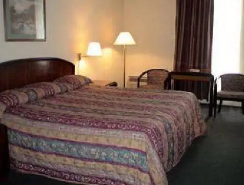 Greenway Inn & Suites 