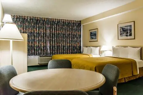 Quality Inn and Suites Golf Resort 