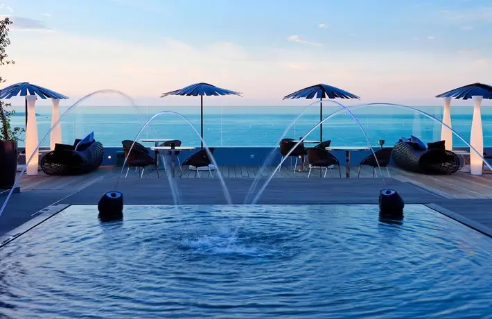 Radisson Blu 1835 Hotel & Thalasso Cannes 