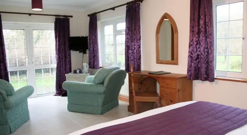 Waterhall Country House Gatwick 