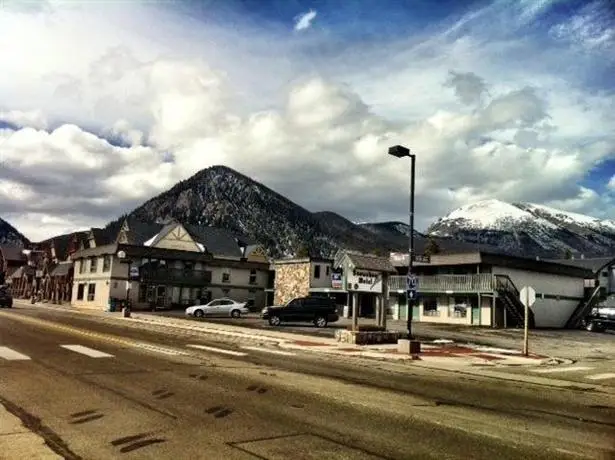 Snowshoe Motel 