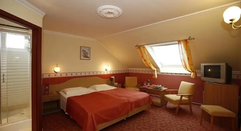 Hotel Korona Wellness Rendezveny es Borszalloda 