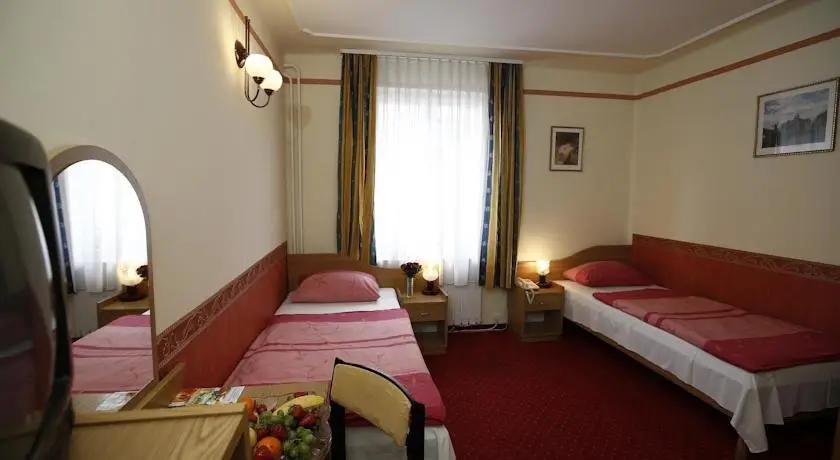 Hotel Korona Wellness Rendezveny es Borszalloda 