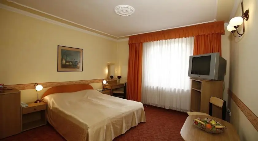 Hotel Korona Wellness Rendezveny es Borszalloda 