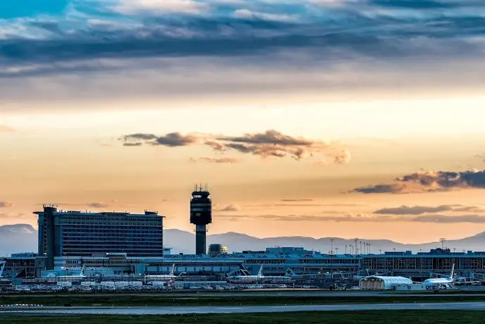 Fairmont Vancouver Airport In-Terminal Hotel 