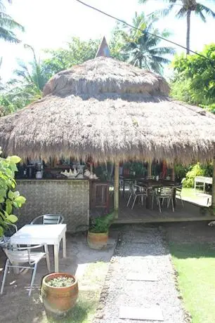 Surfers Home Boracay Cottages 