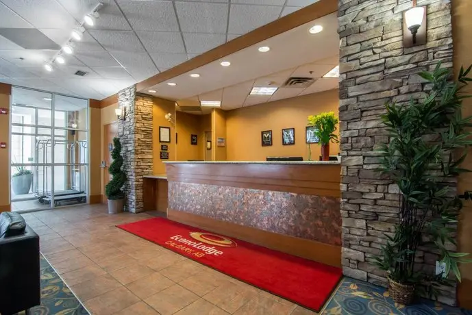 Econo Lodge Inn & Suites University 