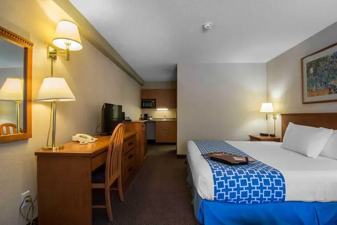 Econo Lodge Inn & Suites University 