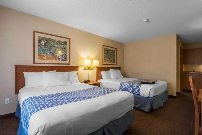 Econo Lodge Inn & Suites University 