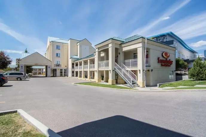 Econo Lodge Inn & Suites University 