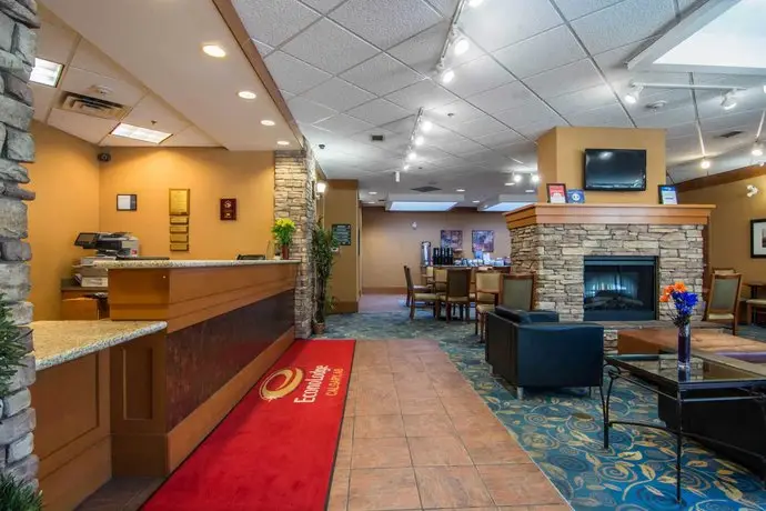 Econo Lodge Inn & Suites University 