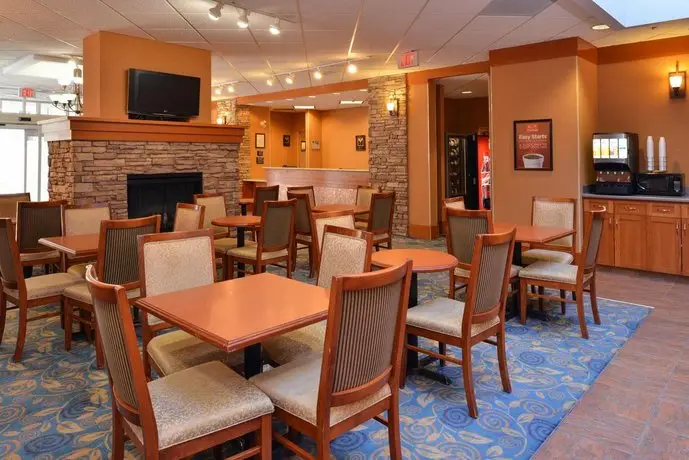 Econo Lodge Inn & Suites University 