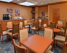 Econo Lodge Inn & Suites University 