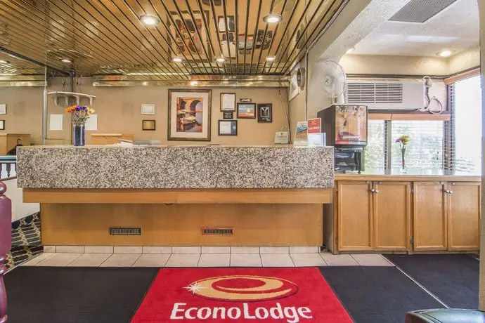 Econo Lodge Motel Village 