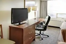 Travelodge by Wyndham Calgary International Airport South 