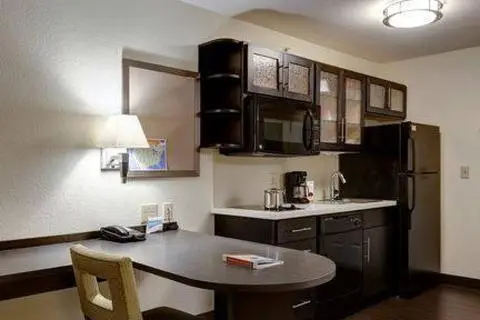 Candlewood Suites Pittsburgh-Airport 