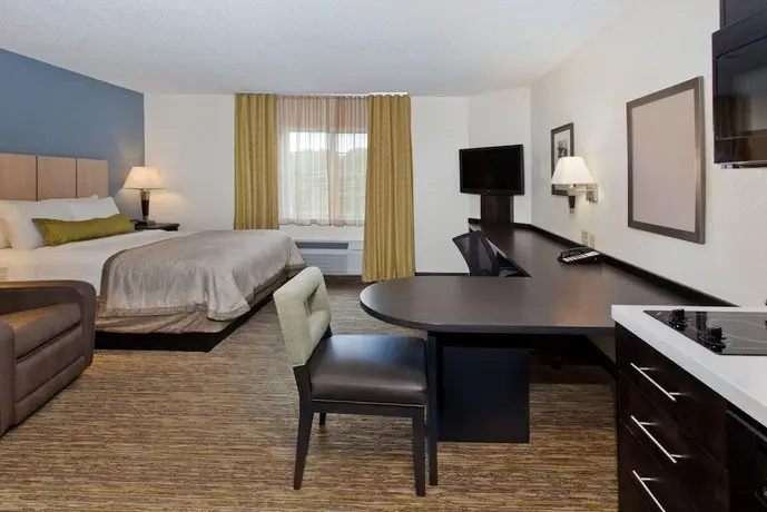 Candlewood Suites Columbus Airport 