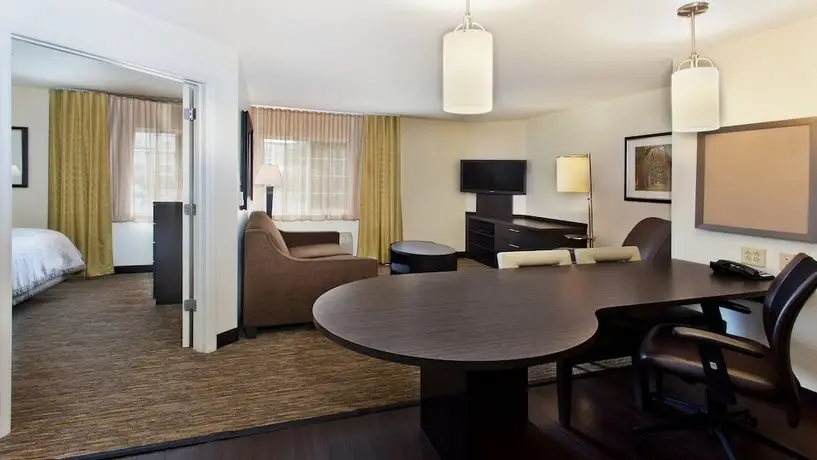 Candlewood Suites Columbus Airport 