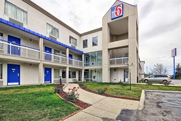 Motel 6 Columbus West Columbus