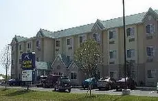 Super 8 by Wyndham Columbus West 