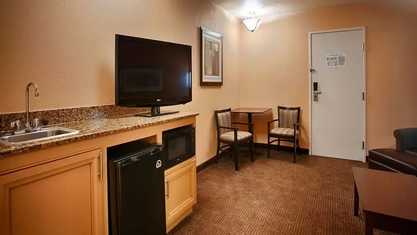 Best Western Plus Vermilion River Inn & Suites 