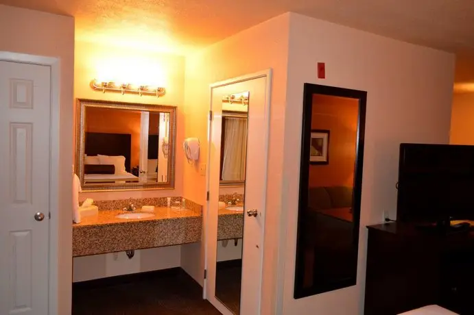 Best Western Plus Vermilion River Inn & Suites 