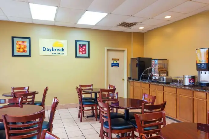 Days Inn by Wyndham Lafayette/University 