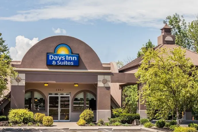 Days Inn & Suites by Wyndham Lexington