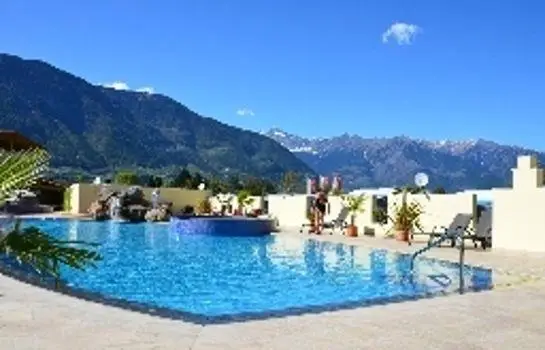 Schlosshof Charme Resort - Hotel & Camping 