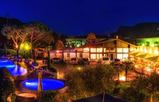 Schlosshof Charme Resort - Hotel & Camping 