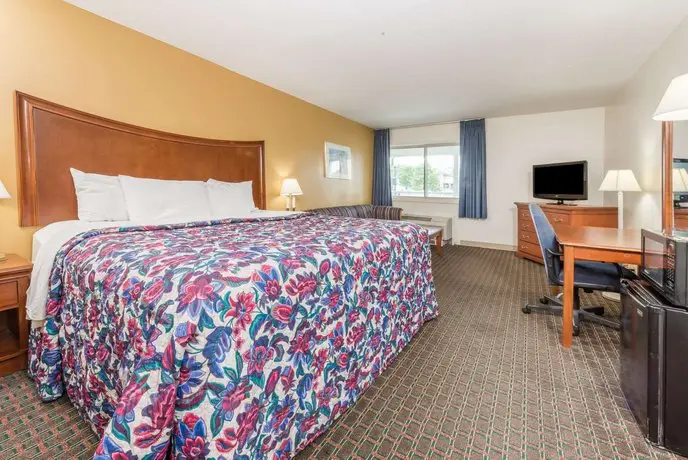 Days Inn by Wyndham Columbus IN 