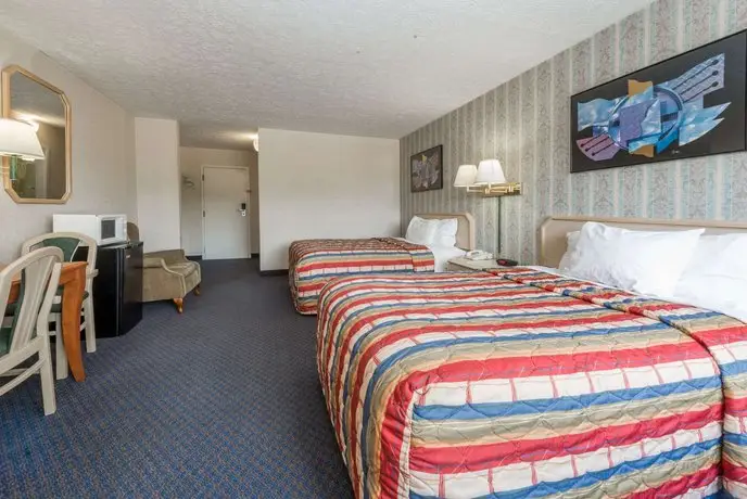 Days Inn by Wyndham Columbus IN 