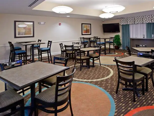 La Quinta Inn & Suites Columbus - Edinburgh 