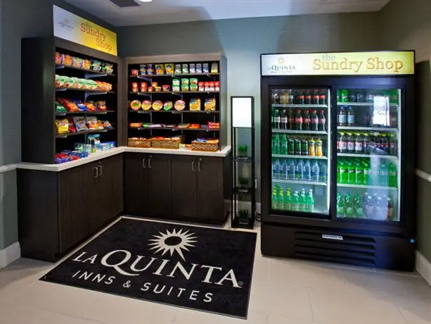 La Quinta Inn & Suites Columbus - Edinburgh 