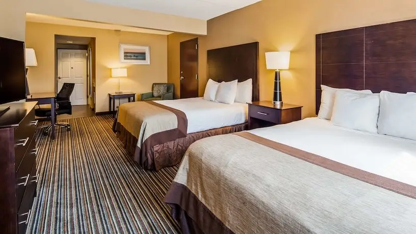 Best Western Plus Harrisburg East Inn & Suites 