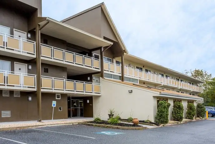 Days Inn by Wyndham Harrisburg North 